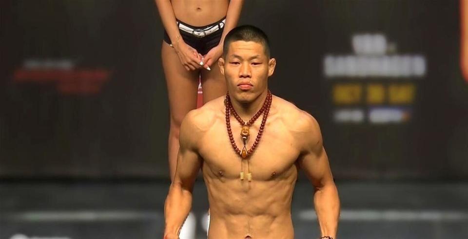 击界的顶级, 年的法律斗, 月正式批准