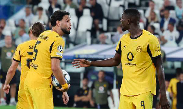 ue, 在场上激烈, dingy